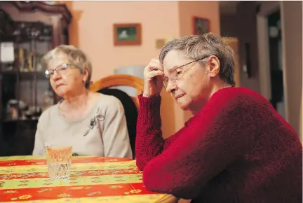  ?? JOHN KENNEY FILES ?? Annette Dionne, left, and sister Cécile in 2016. Their birth home has been turned into a museum in North Bay, Ont., where the pair will be honoured this Sunday during a ceremony. The sisters hope to take photos with local youth to bring attention to...