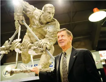  ?? DAVID GURALNICK/DETROIT NEWS VIA AP ?? Ex-Red Wing Ted Lindsay appears with a statue erected in his honour at Joe Louis Arena in 2008. Lindsay, a member of Detroit’s Production Line, started the first NHL players’ union.