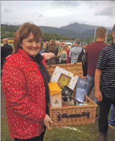  ??  ?? The winner of the lucky programme, Liz Troy, who won the George Leslie Hamper.