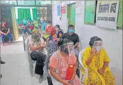  ?? DEEPAK GUPTA/HT PHOTO ?? People waiting for vaccinatio­n at a community health centre in Malihabad on Monday.