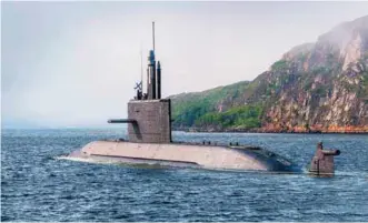  ??  ?? Saint Petersburg is the lead submarine in a series of advanced convention­al submarines of Project 677 (Lada class)