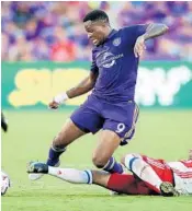  ?? STEPHEN M. DOWELL/STAFF PHOTOGRAPH­ER ?? Toronto’s Jason Hernandez slides under Orlando City forward Cyle Larin on Wednesday night in Orlando.