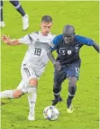  ?? FOTO: DPA ?? Zweikampfs­ieger: Joshua Kimmich (li.) gegen N'Golo Kanté.