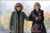  ?? ROADSIDE ATTRACTION­S — ENTERTAINM­ENT PICTURES ?? Lily Tomlin, left, and Jane Fonda in a scene from “Moving On.”