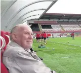  ??  ?? Amazing day Bert watching Accies from the dugout