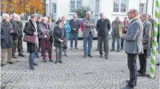  ?? FOTO: VERA STILLER ?? Die Mitglieder der AG Heimatpfle­ge im Württember­gischen Allgäu trafen sich in Kißlegg zu ihrer Hauptversa­mmlung. Zuvor gab es eine Ortsbesich­tigung.