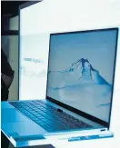  ?? Foto: AP/Lago ?? Nach dem Smartphone-Markt will Huawei mit dem Matebook X Pro nun die Laptop-Branche erobern.
