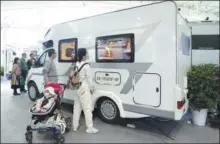  ?? CHEN XIAOGEN / FOR CHINA DAILY ?? Above: Beijing residents visit an expo showcasing RVs on Oct 5 at the National Agricultur­al Exhibition Center.