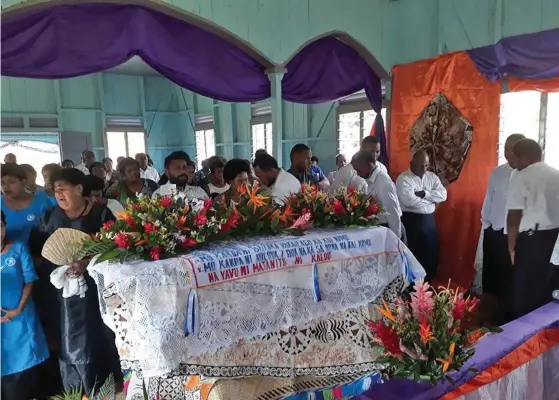  ?? Photo: Waisea Nasokia ?? Mourners at the funeral of former national 7s and Nadi rep Penisoni Waki at Yavuna Village, Nadi on June 7, 2019.