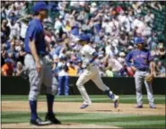  ?? TED S. WARREN — THE ASSOCIATED PRESS ?? The Mariners’ Leonys Martin, center, rounds the bases as Mets starting pitcher Seth Lugo looks on on Sunday.