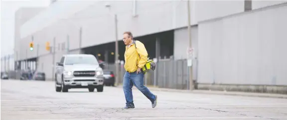  ?? DAX MELMER ?? An autoworker at the Windsor Assembly Plant leaves after the morning shift on Wednesday. The afternoon shift was cancelled due to concerns over the COVID-19 pandemic.