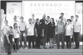  ??  ?? Local government executives from Bago City led by Mayor Yulo (center) pose with representa­tives from the DOH and City Health Office during the ‘Bakunado si Lolo at Lola, Iwas Pulmonya’ event held at the Manuel Y. Torres Memorial Coliseum and Cultural Center.