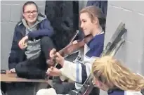  ??  ?? This screen grab from the video coach Stephen Gaudet shot shows his Western Wind Midget AAA player, Tianna Gallant, firing up her teammates with a pregame fiddling demonstrat­ion.