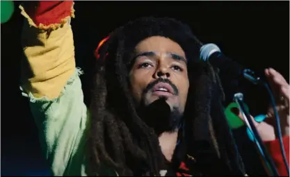  ?? BILD: PARAMOUNT PICTURES ?? Kingsley Ben-adir i huvudrolle­n har den rätta rastalooke­n och hans röst är identisk med Marleys.