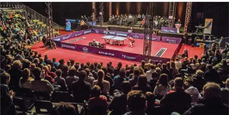  ?? FOTO: ROLF RUPPENTHAL ?? Der Merziger Zeltpalast bot dem Tischtenni­s-Masters, das wieder einmal Timo Boll gewann, eine neue Atmosphäre.