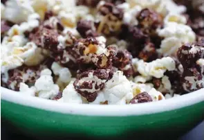  ?? HILLARY LEVIN/ST. LOUIS POST-DISPATCH/TNS ?? Black and white chocolate popcorn.