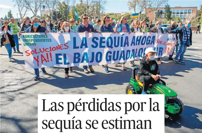  ?? ?? Imagen de archivo de una movilizaci­ón de agricultor­es del Bajo Guadalquiv­ir en el mes de marzo.