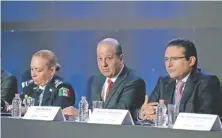  ??  ?? Patricia Trujillo Mariel, titular de la Policía Científica; Héctor Slim, director general de Telmex, y Bernardo González, presidente de la CNBV.