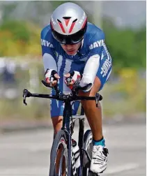  ?? VÍCTOR SERRANO ?? ► Donis Zapata, de Guayas, se ubicó tercero en la contrarrel­oj individual del ciclismo por los Juegos Nacionales Prejuvenil­es.