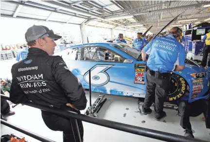  ?? ASSOCIATED PRESS ?? Matt Kenseth’s car was held up in inspection, preventing him from making a qualifying attempt Friday.