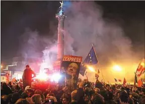  ??  ?? 6 mai 2012, la place de la Bastille est investie par les partisans de Hollande.