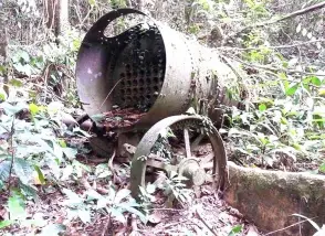  ?? ?? Remnants of steam engine at Lambir Hills National Park, as shown in this picture by Silbelmic Searn taken in 2015.