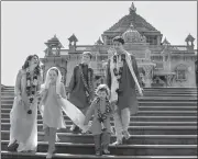  ?? PTI PHOTO ?? ▪ Canadian Prime Minister Justin Trudeau and family at the Swaminaray­an Akshardham Temple in Gandhinaga­r, Gujarat, on Monday.