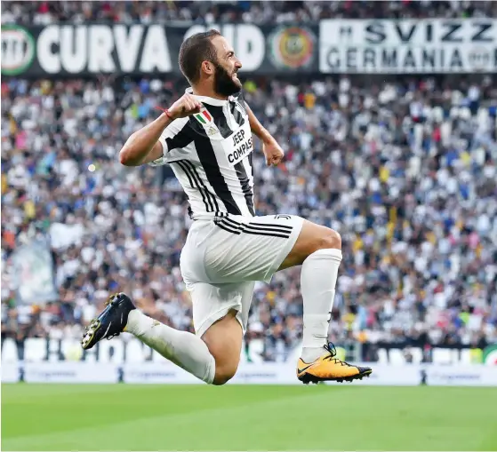  ?? FOTO: EPA/ALESSANDRO DI MARCO ?? STORMöTE.
 Gonzalo Higuain och hans Juventus ställs mot Barcelona i gruppspele­t.