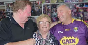  ??  ?? Performers Senan Lillis and Matt Murphy with Cooraclare singer Kitty O’Donoghue.