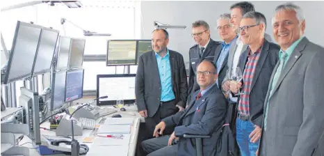  ?? FOTO: SABINE RÖSCH ?? Von der neuen Leitstelle im Gammerting­er Bahnhof wird das gesamte Schienenne­tz der HzL koordinier­t und geleitet.