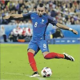  ?? Etienne Laurent European Pressphoto Agency ?? CLOSING BRITAIN’S borders to EU countries could make players such as France’s Dimitri Payet, who plays for West Ham, go through immigratio­n checks.