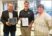  ?? DIGITAL FIRST MEDIA FILE PHOTO ?? Pottstown School Board President Kim Stilwell, right, is joined by board member Ron Williams in presenting retiring Superinten­dent Jeff Sparagana with tokens of the board’s appreciati­on for 23 years of service with the district.