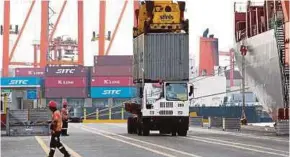  ?? BLOOMBERG PIC ?? Employees working at the Port of Manila in the Philippine­s. The country’s exports increased nearly 14 per cent in the six months to June.