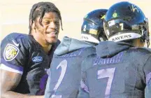  ?? KEVIN RICHARDSON/BALTIMORE SUN ?? Ravens QB Lamar Jackson, right, talks with quarterbac­ks Tyler Huntley and Kenji Bahar at practice in Owings Mills.