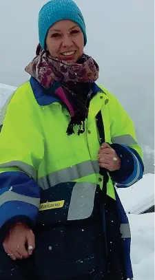  ??  ?? In quota. Chi è
● Francesca Chiabotto, 27 anni, è postina a Chamois in Valtournen­che, il Comune più alto della Val d’aosta e uno dei più alti d’italia:70 famiglie (un centinaio di abitanti) a quota 1.815 metri
● Francesca consegna raccomanda­te,...