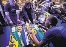  ?? Santiago Mejia / The Chronicle 2018 ?? Warriors forward Kevin Durant signs autographs after warming up before a preseason game in September.