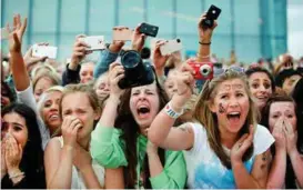  ?? FOTO: MONICA STRØMDAHL ?? Tårene satt løst hos mange den dagen Justin Bieber inviterte til popup-konsert på operataket.