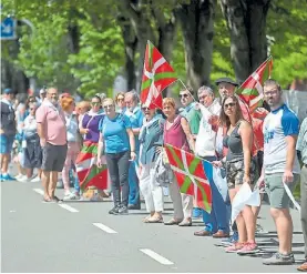  ?? AFP ?? Apoyo. Miles de personas participar­on de la convocator­ia en rutas.