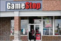  ?? NAM Y. HUH / AP FILE ?? Two hedge funds are bowing out of their short positions on the money-losing GameStop.