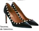  ??  ?? Tacones; de Valentino.