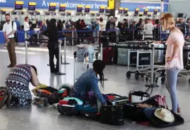  ??  ?? Chaos: Passengers transfer essentials to their hand luggage