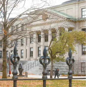  ?? JAKE WRIGHT LE DEVOIR ?? L’Université d’Ottawa est au coeur d’une tempête depuis quelques jours au sujet de l’utilisatio­n du « mot en n » par l’un de ses professeur­s dans le cadre d’un cours.