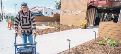  ?? JEFF GRITCHEN/ORANGE COUN TY REGISTER ?? Dean Harrell heads out to look for work as he leaves Potter’s Lane in Midway City, Calif.