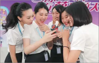  ?? CHEN LIJIE / FOR CHINA DAILY ?? Airline cabin crew members from Taiwan attend an inaugurati­on ceremony held by Xiamen Airlines on Aug 16. The company, based in Xiamen, Fujian province, has hired 104 flight attendants from the island this year.