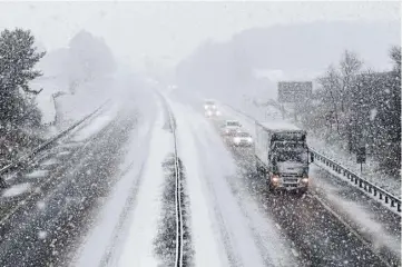  ?? ?? SLOW PROGRESS: Drivers are urged to check weather forecasts before setting off.