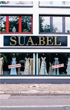  ?? RP-FOTO: ANNE ORTHEN ?? Das Sua.Bel-Geschäft an der Hausnummer 42 soll zum Ende des Jahres geschlosse­n werden, schon jetzt läuft der Ausverkauf.
