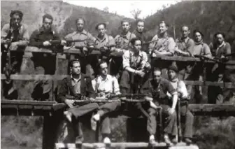  ??  ?? Milicianos del batallón republican­o Rosa Luxemburgo, formado por comunistas vascos.