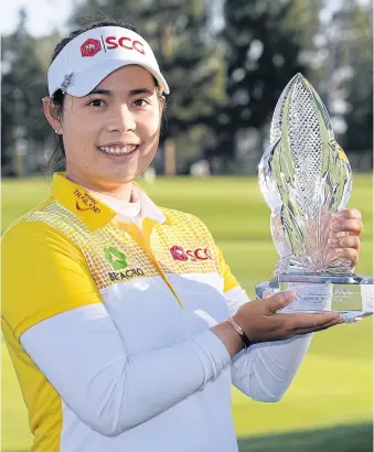  ?? AFP ?? Moriya Jutanugarn holds up the trophy after winning the LA Open at the Wilshire Country Club.