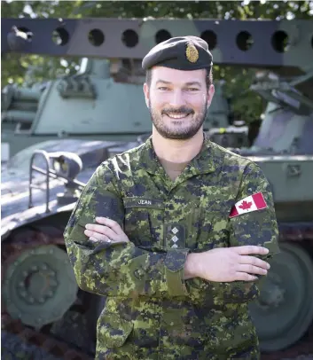  ?? PHOTO BEN PELOSSE ?? Le capitaine André Jean se dit extrêmemen­t fier d’être l’un des premiers militaires québécois à participer à titre de soldat au défilé de la Fierté de Montréal cette année.