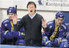  ?? KEY ?? Seine 22. Saison ist die schwierigs­te: HCD-Trainer Arno Del Curto.